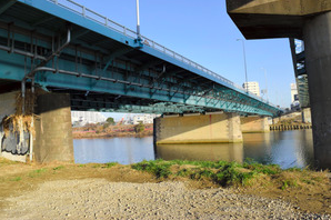 ラップバトルで太田羅月が飛び降りた多摩川大橋の場所はどこ？